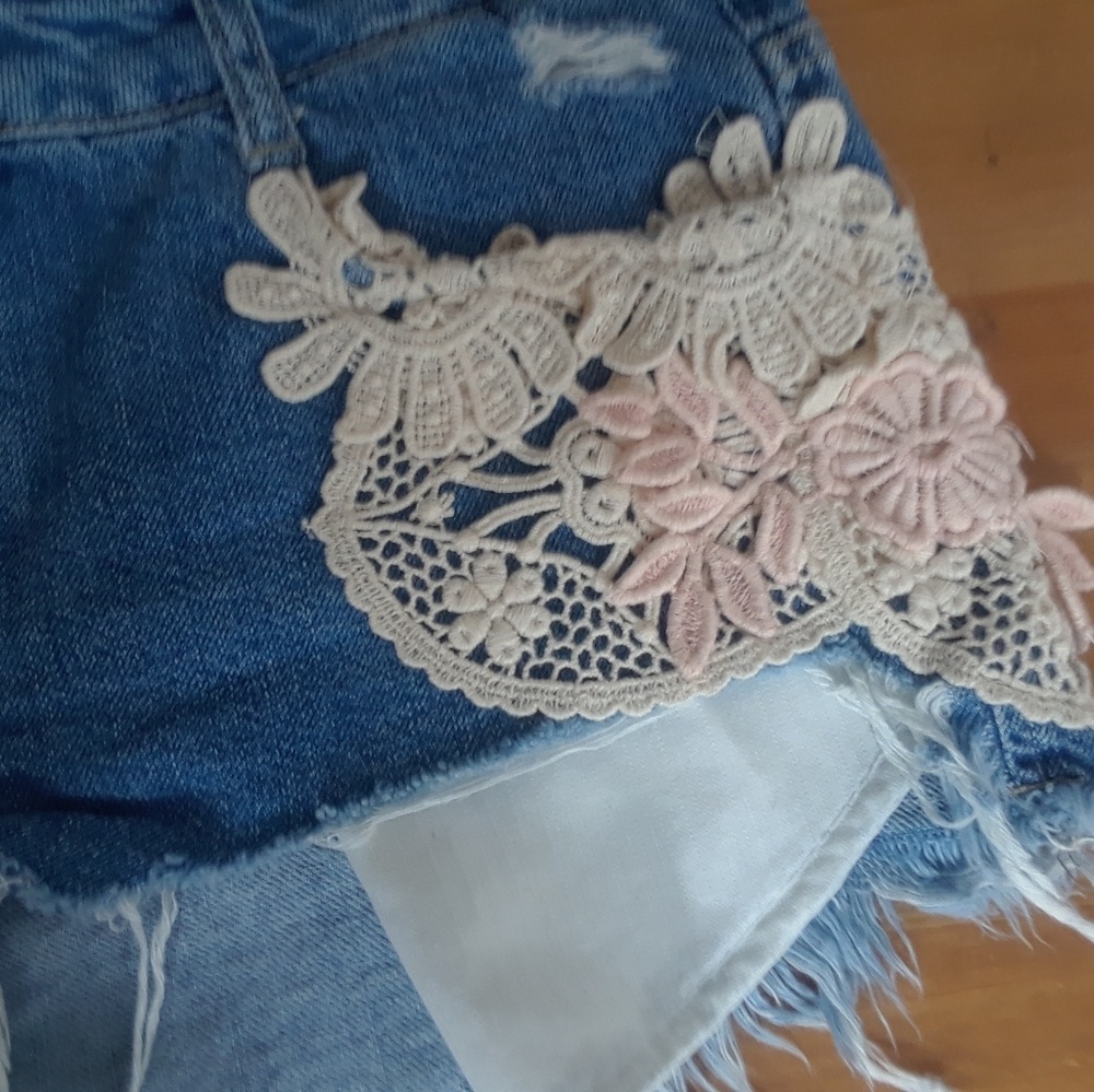 Zara Distressed Crochet Denim Shorts Size 4 - Picture 4 of 7